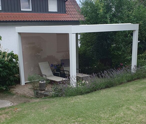 Ausstellungsbereich mit Sonnenschutz-Produkten